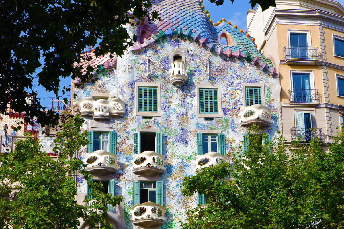 Main facade of Barcelona's Casa Battló with colorful mosaic from broken glass and ceramic tiles
