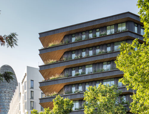Neue Holzarchitektur in Barcelona